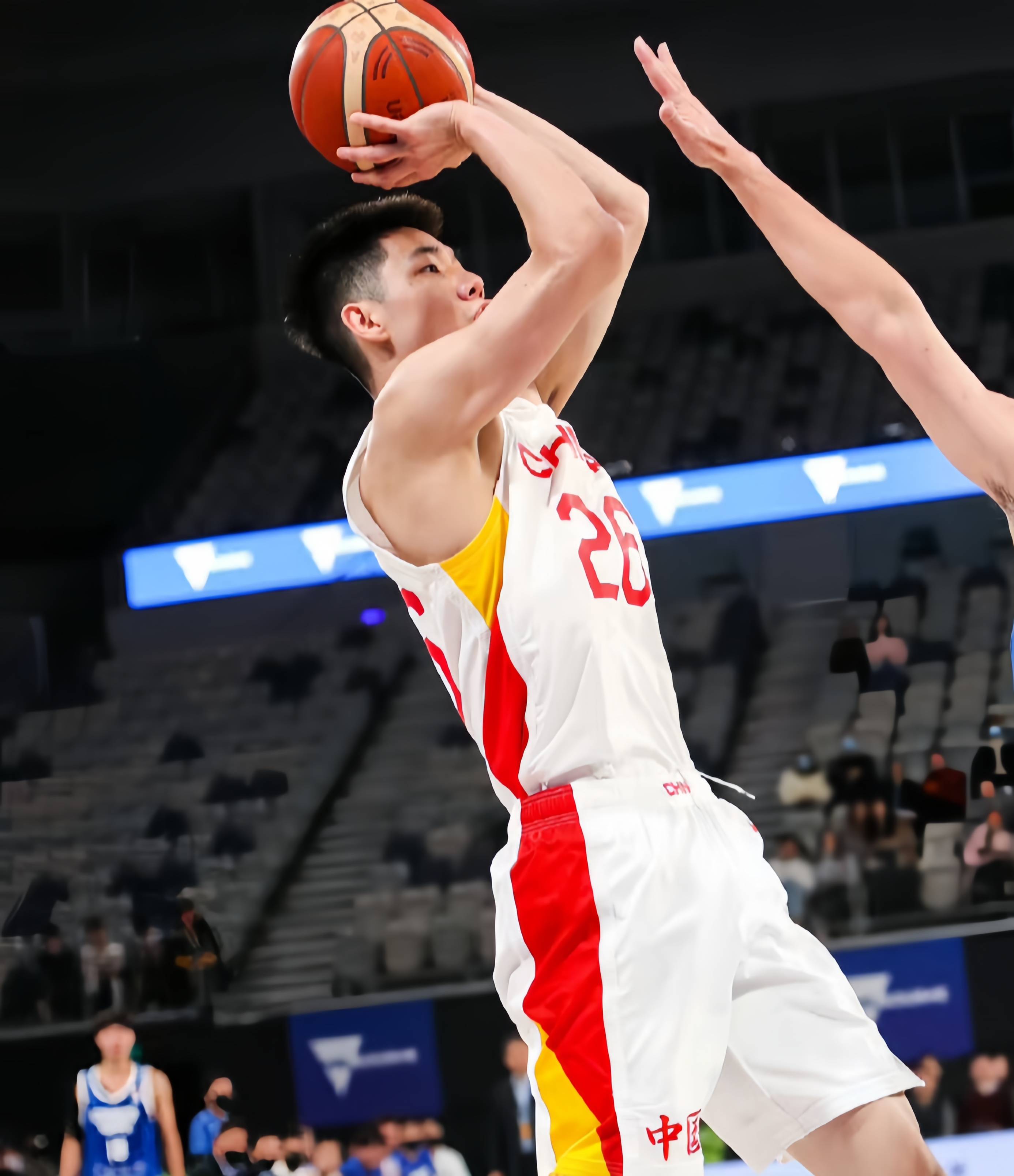 难绷！中国男篮出现23次失误全队只有9次助攻(赵继伟22分钟送13助攻盘活全队)